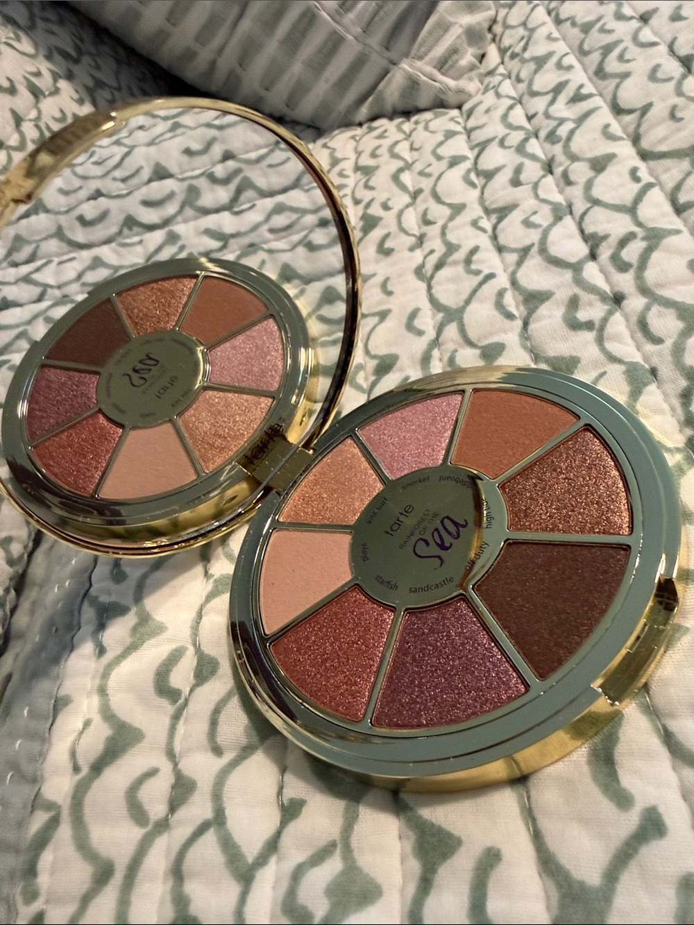 tarte Rose Gold Glitter Compact - Picture 3 of 3